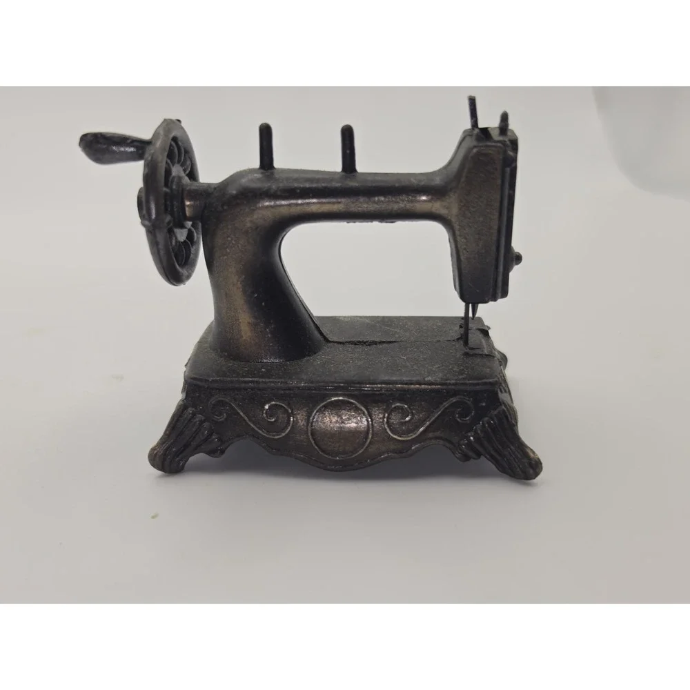 Vtg Sewing Machine With Moving Parts Pencil Sharpener Hong‎ Kong